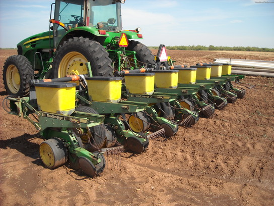  John Deere 7300