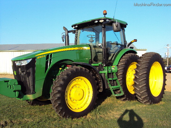 2011 John Deere 8260R