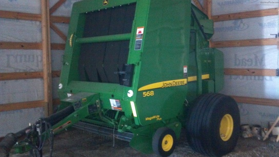 2011 John Deere 568