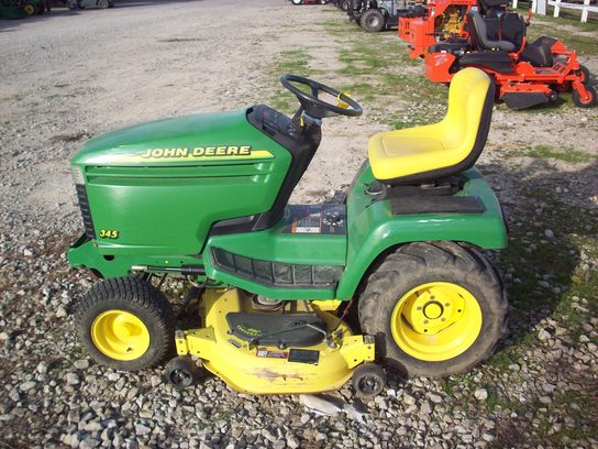 1998 John Deere 345