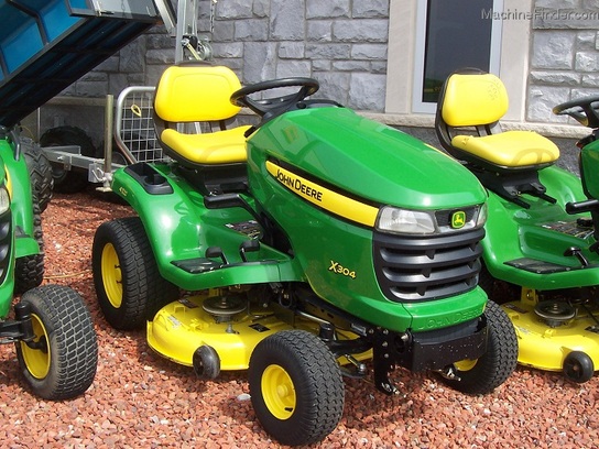 2008 John Deere X304 All-Wheel-Steer with 42