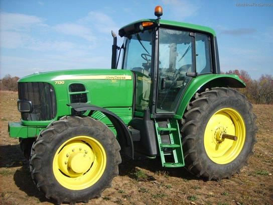 2008 John Deere 7130