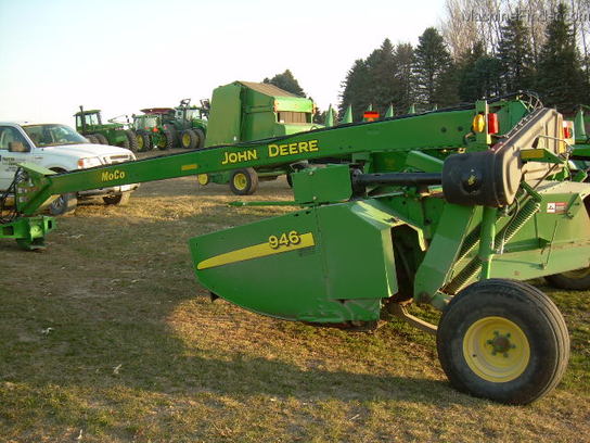 2008 John Deere 946