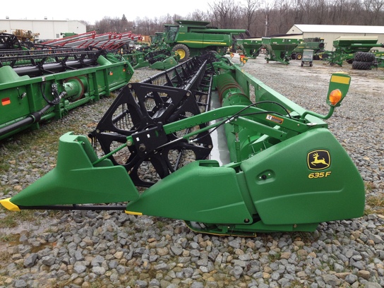 2010 John Deere 635F