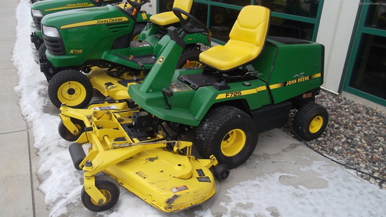1998 John Deere F725