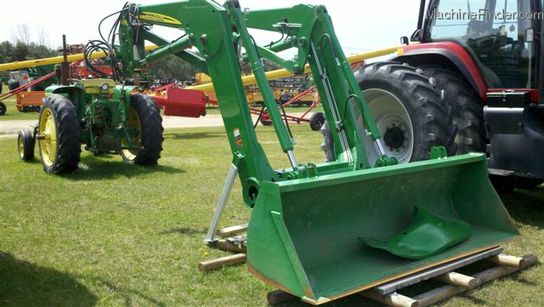  John Deere 746