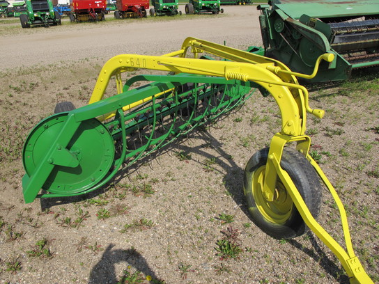  John Deere 640
