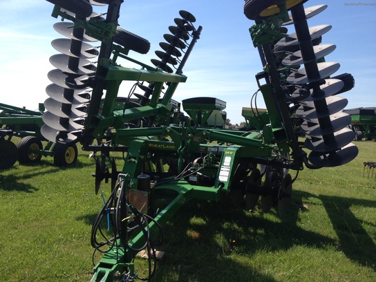 2010 John Deere 637