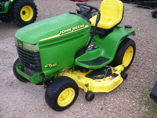 2000 John Deere GT235
