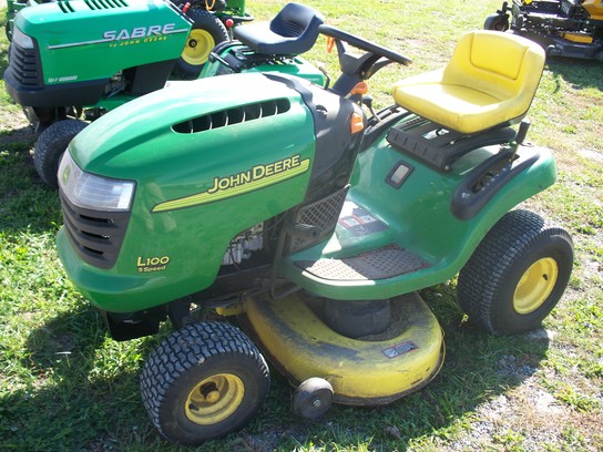  John Deere L100