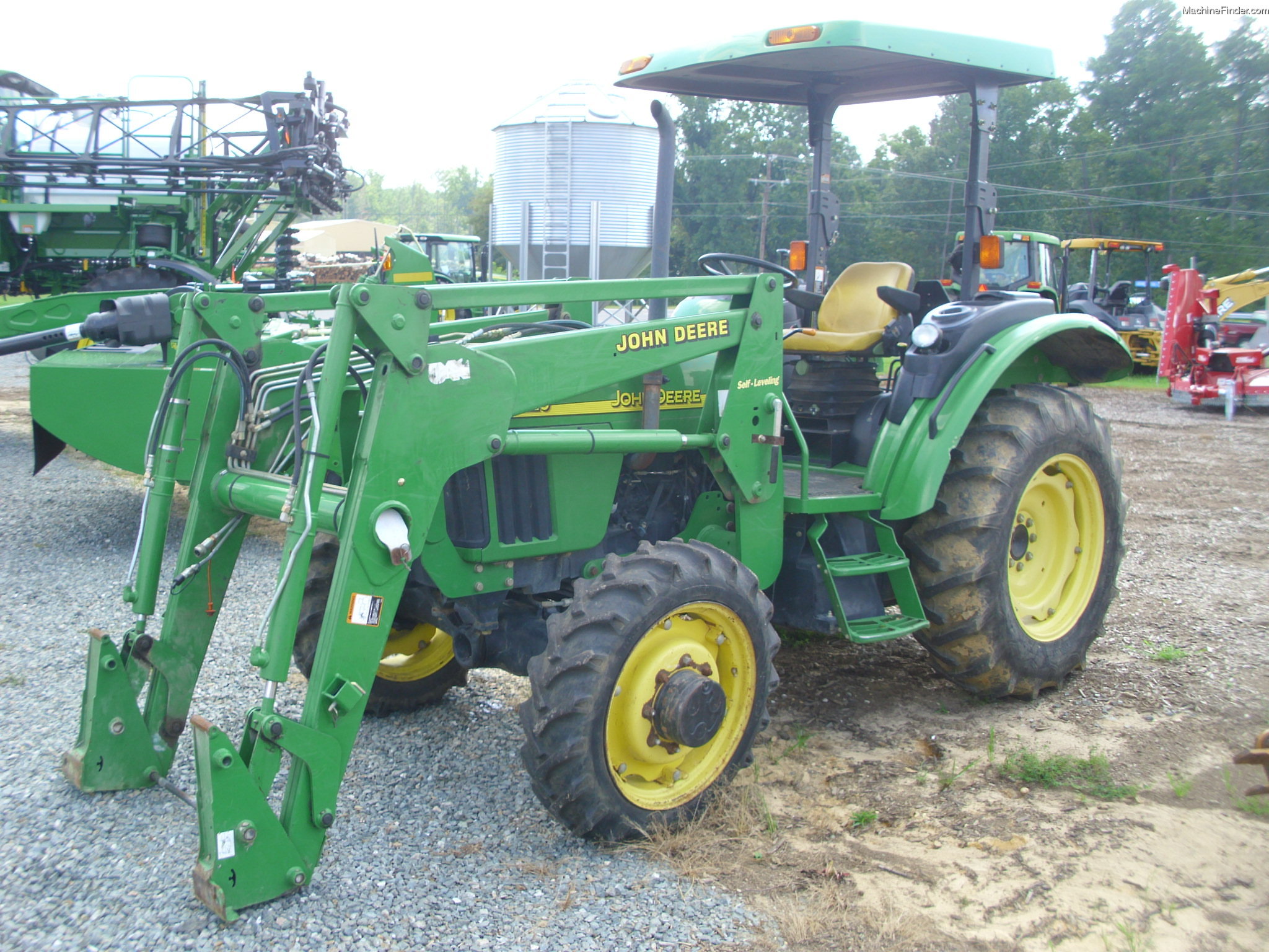 2004 John Deere 5220 Tractors Utility (40100hp) John Deere