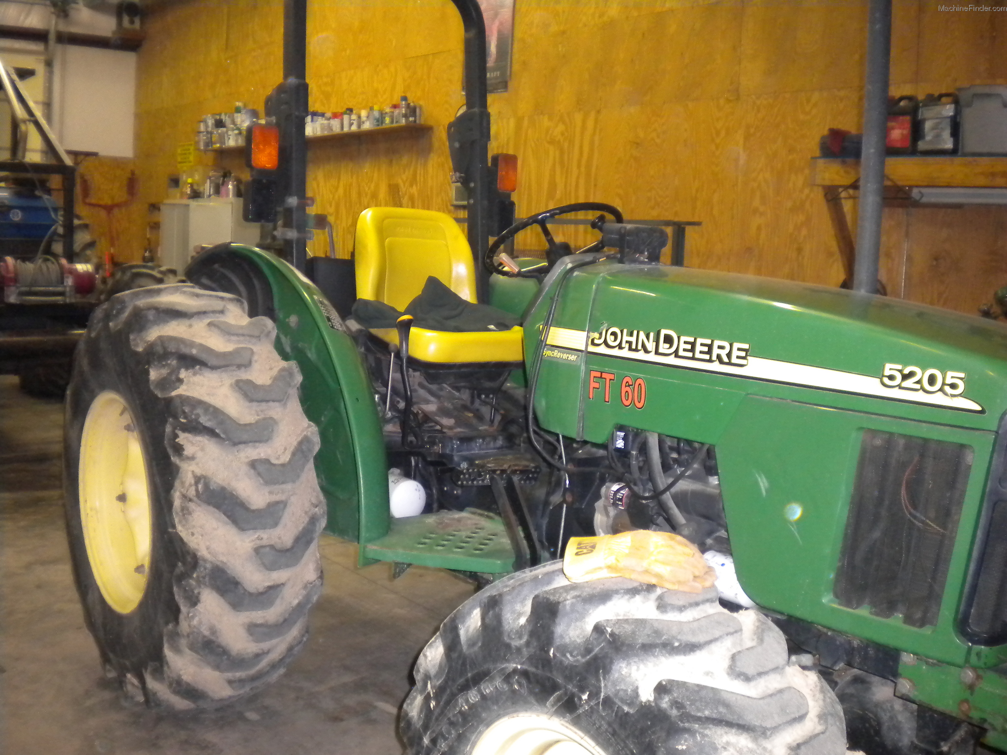 2005 John Deere 5205 Tractors Utility (40100hp) John Deere