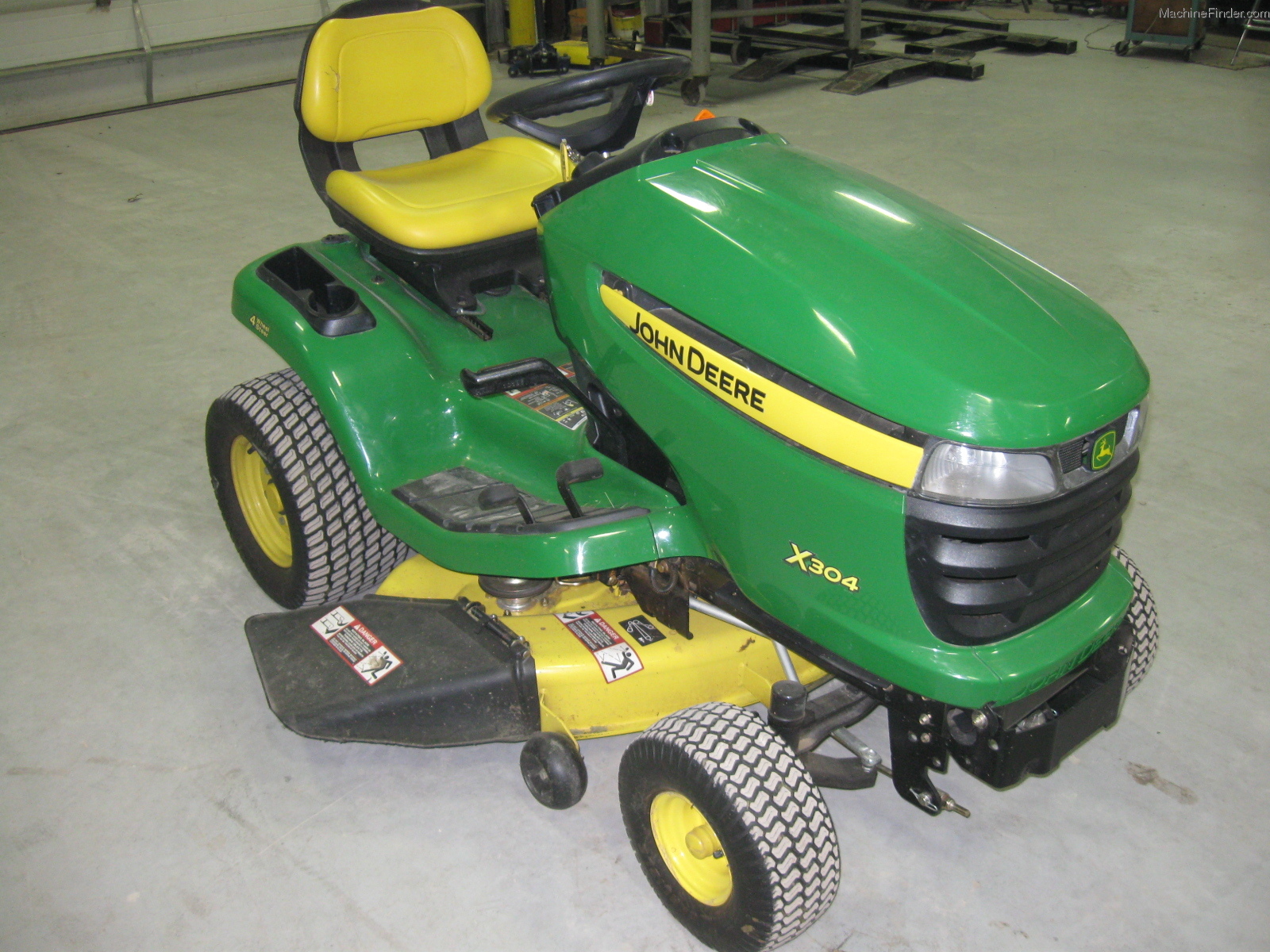 2011 John Deere X304 Lawn & Garden and Commercial Mowing John Deere