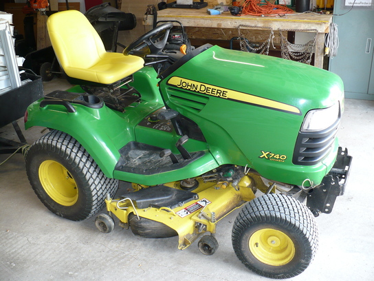 2009 John Deere X740