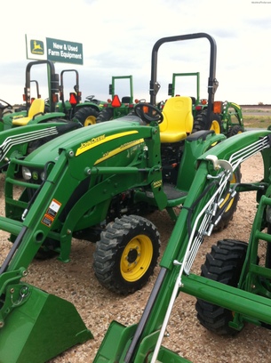 2012 John Deere 3320 OOS