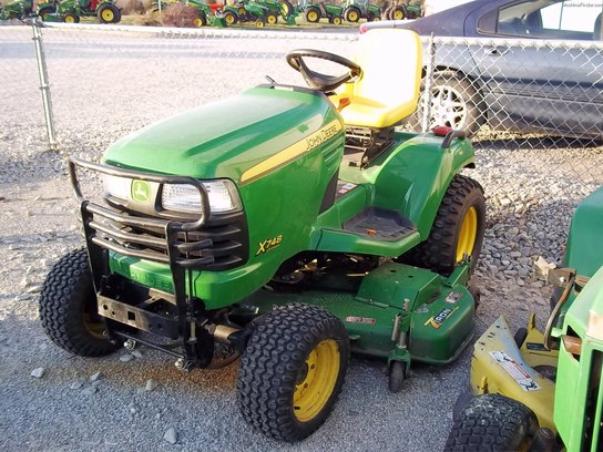 2007 John Deere X748