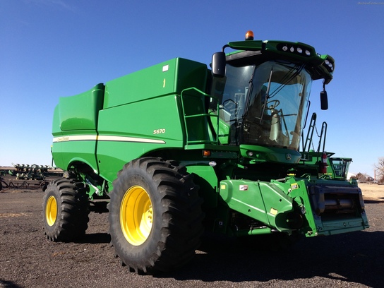 2012 John Deere S670
