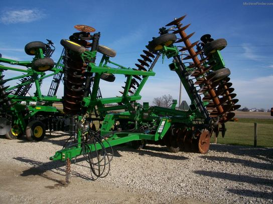 2011 John Deere 637