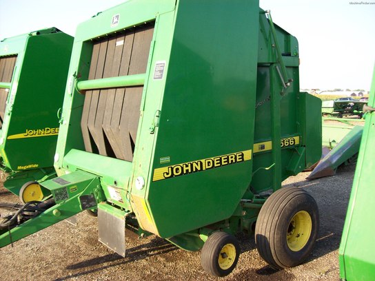 1997 John Deere 566