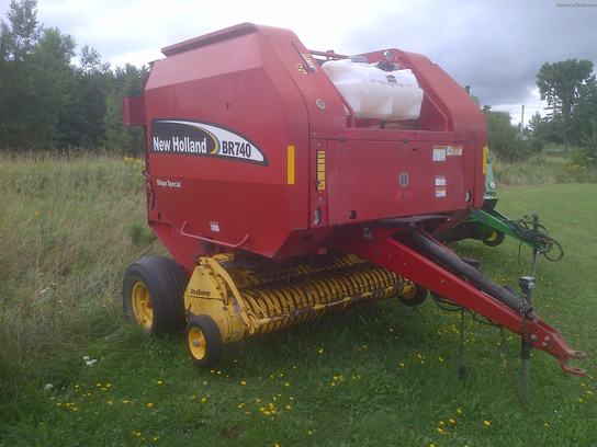 2003 New Holland BR740