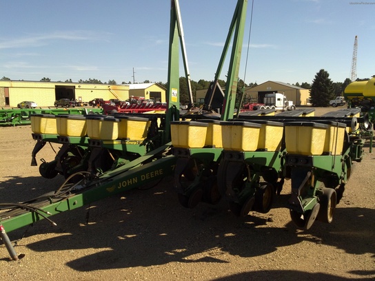 1989 John Deere 7200