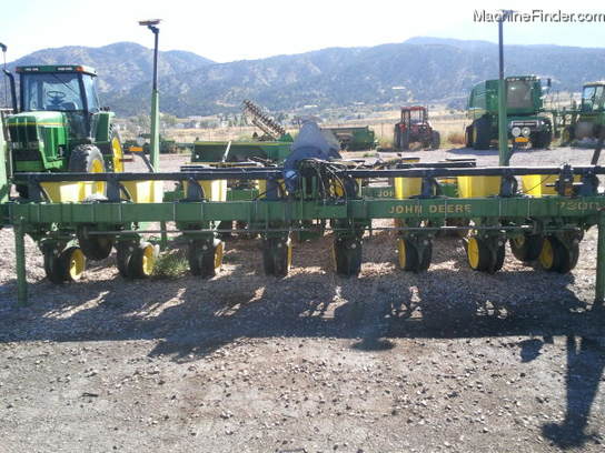 1989 John Deere 7300