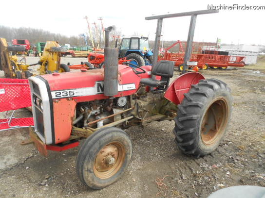 1975 Massey - Ferguson 235