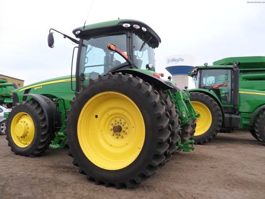2010 John Deere 8245R