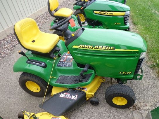 John Deere LX277