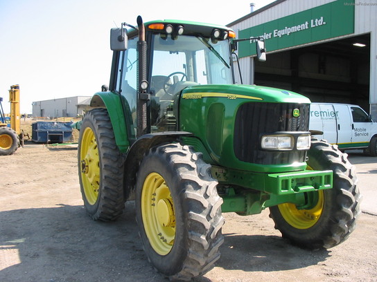 2004 John Deere 7520 Cab