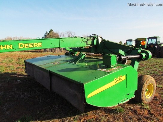 2002 John Deere 946