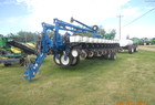 2000 Kinze 3700