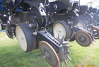 2000 Kinze 3700