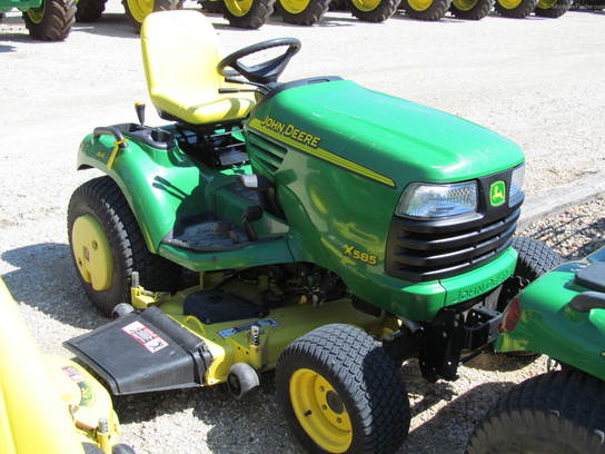 2003 John Deere X585