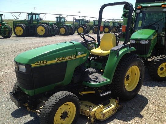 2000 John Deere 4300