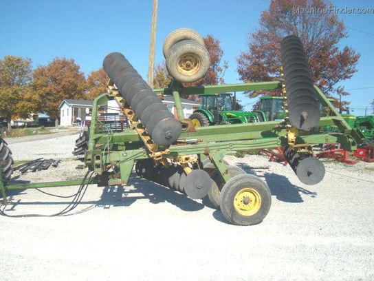  John Deere 220