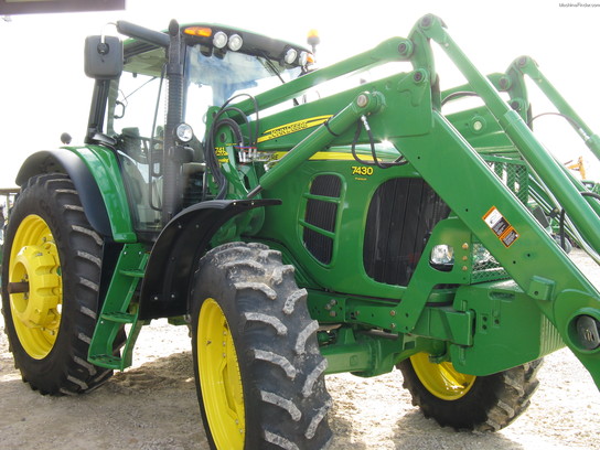 2011 John Deere 7430