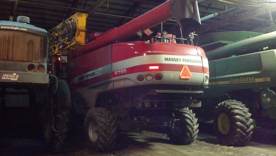 2010 Massey - Ferguson 9795
