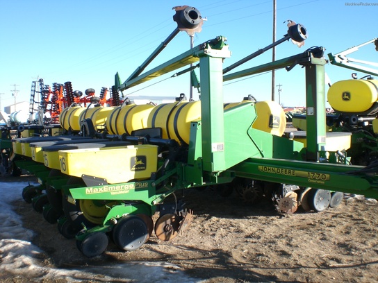 2000 John Deere 1770
