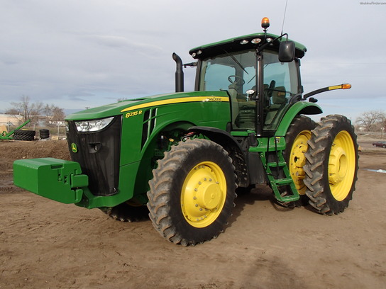 2011 John Deere 8235R