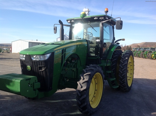 2011 John Deere 8235R