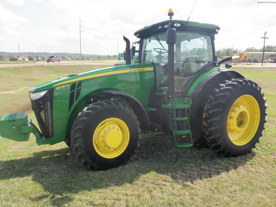 2012 John Deere 8235R