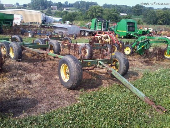  John Deere 1075