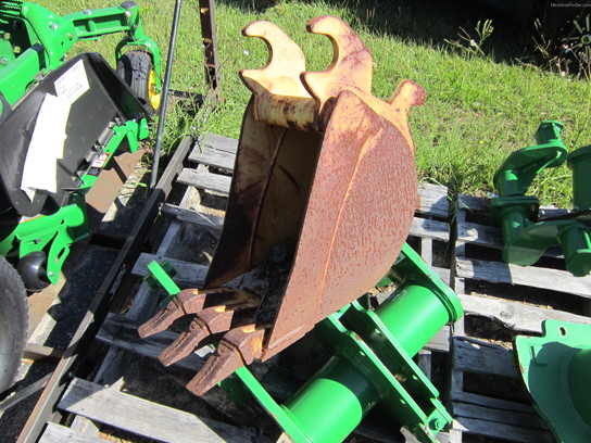  John Deere LVB25748