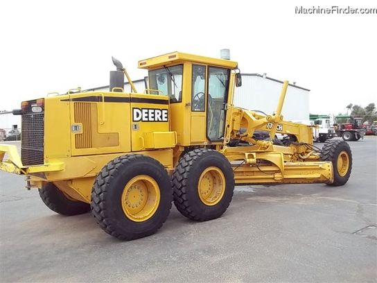 2000 John Deere 772CH