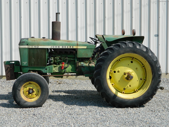 1978 John Deere 2440
