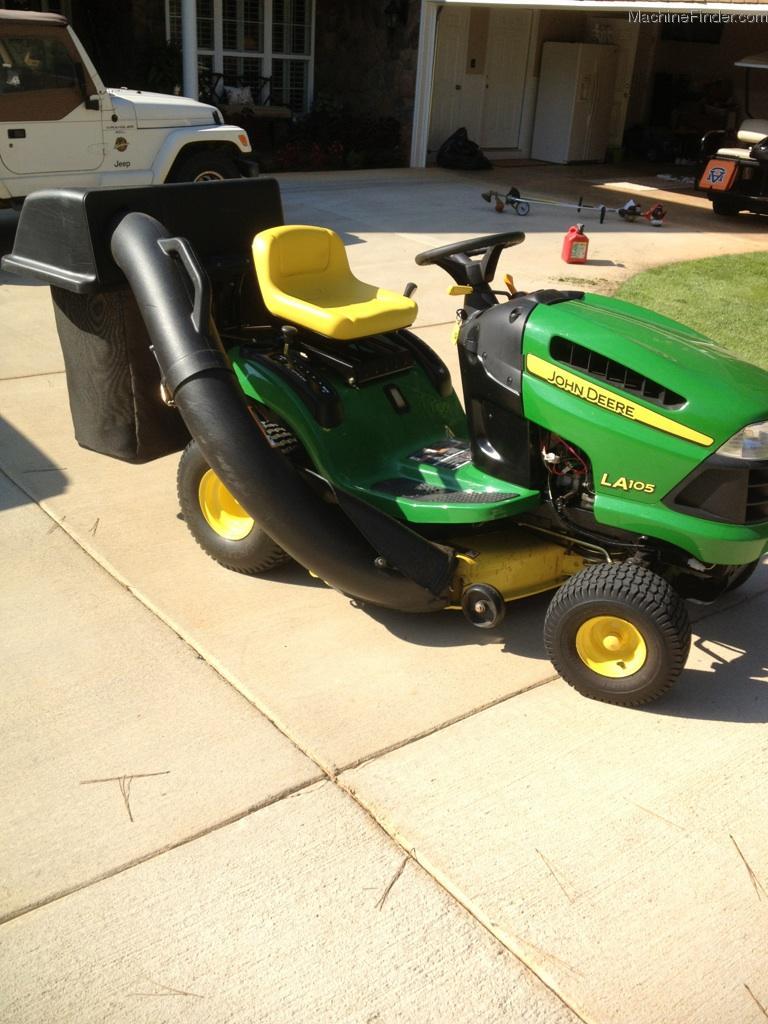 John Deere LA105 Lawn & Garden and Commercial Mowing John Deere