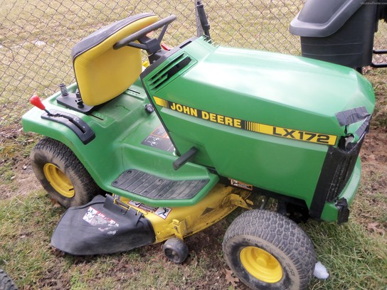 1990 John Deere LX172