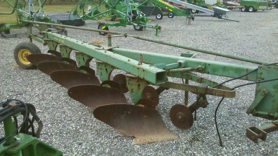  John Deere 1350