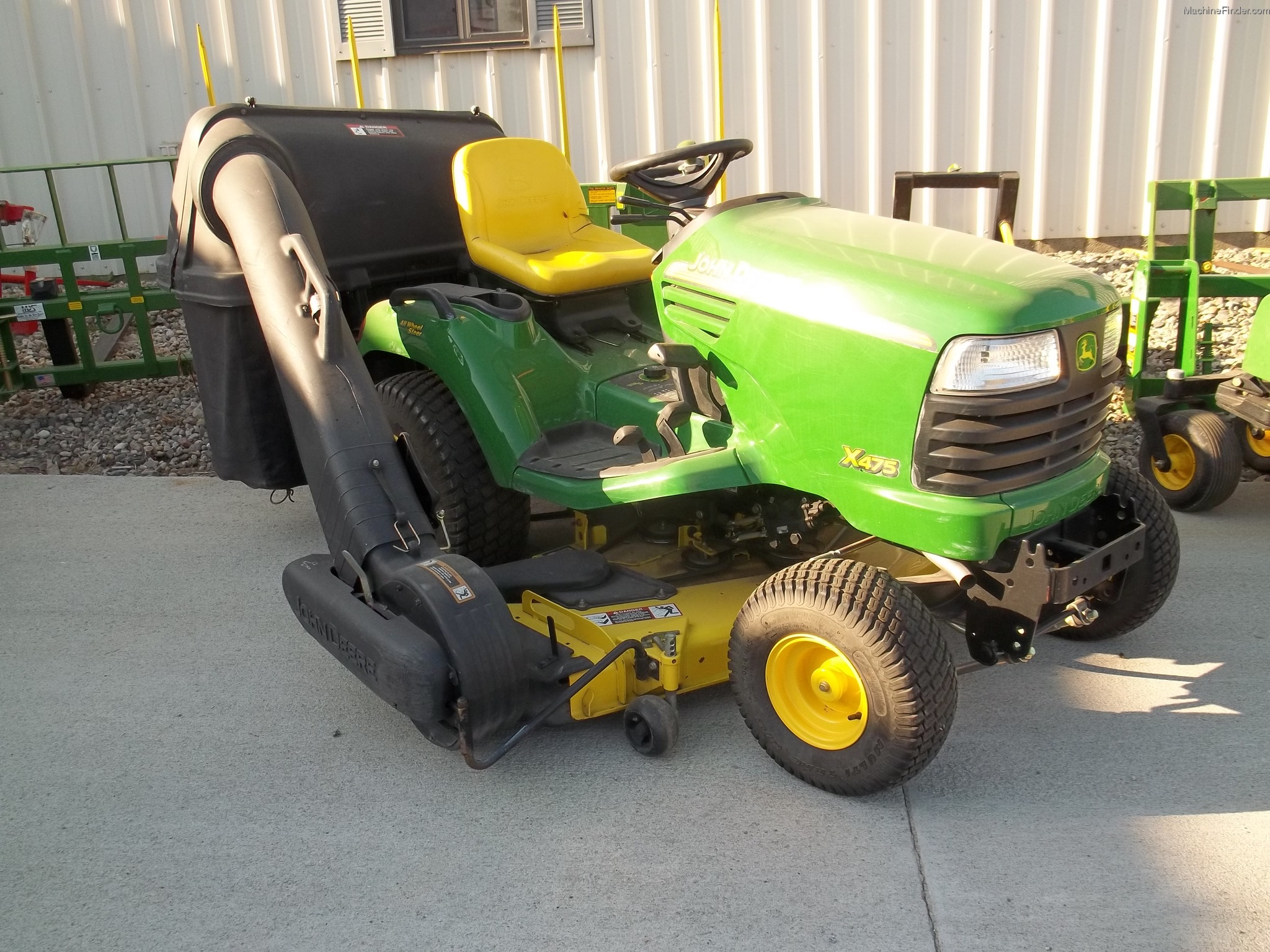 2007 John Deere X475 Lawn & Garden and Commercial Mowing John Deere
